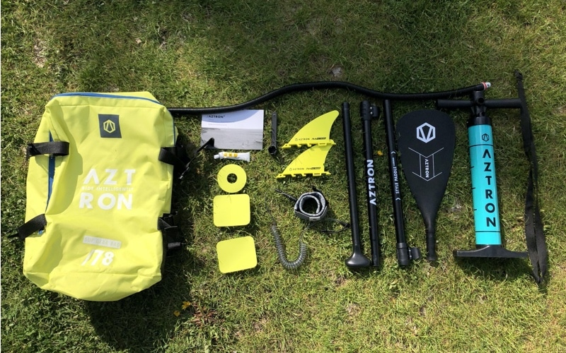 Zubehör des Aztron Nova: Paddel, Pumpe, Leash, Rucksack